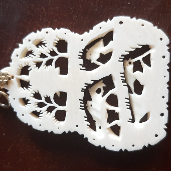 Carved bone? Gilt pendant - Picture 2 of 3